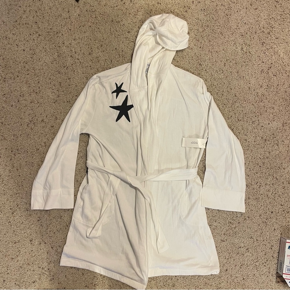 NWT Alfani size M white and black star robe with hood